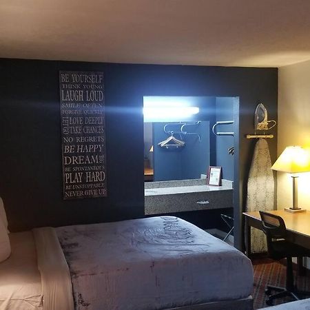 Hotel King Bed Hotel Room 120 Booking Stillwater Bagian luar foto