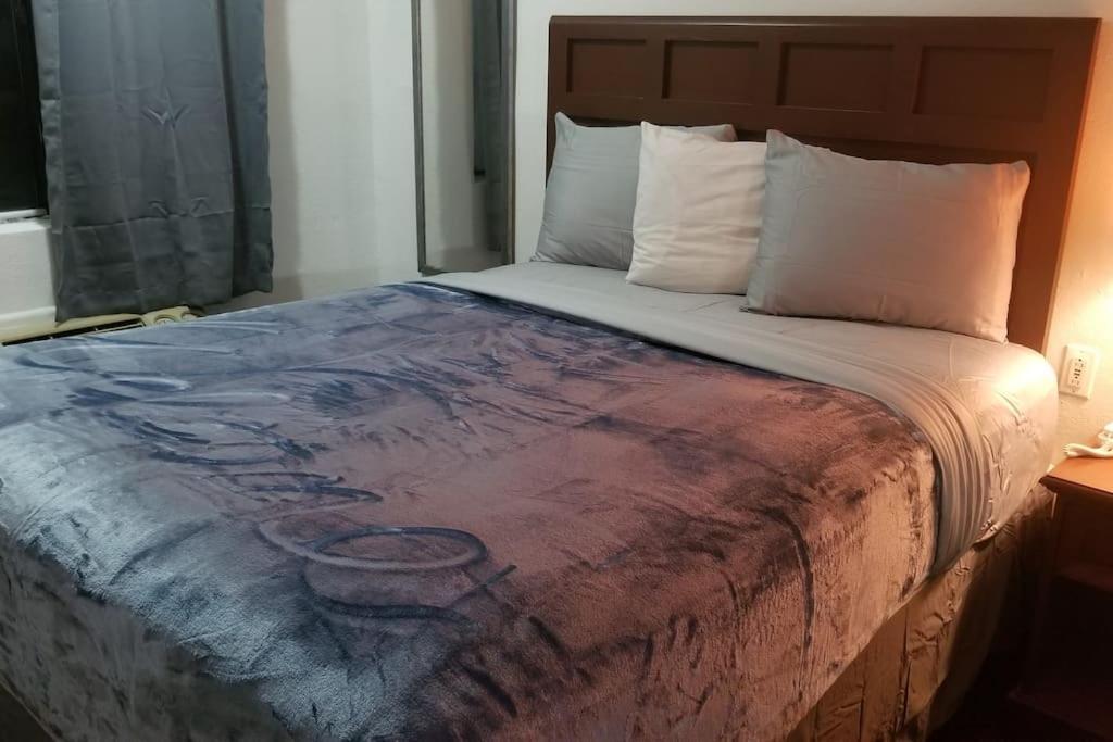 Hotel King Bed Hotel Room 120 Booking Stillwater Bagian luar foto