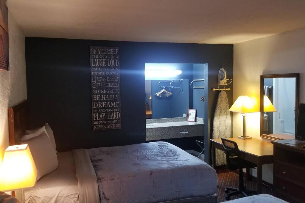 Hotel King Bed Hotel Room 120 Booking Stillwater Bagian luar foto