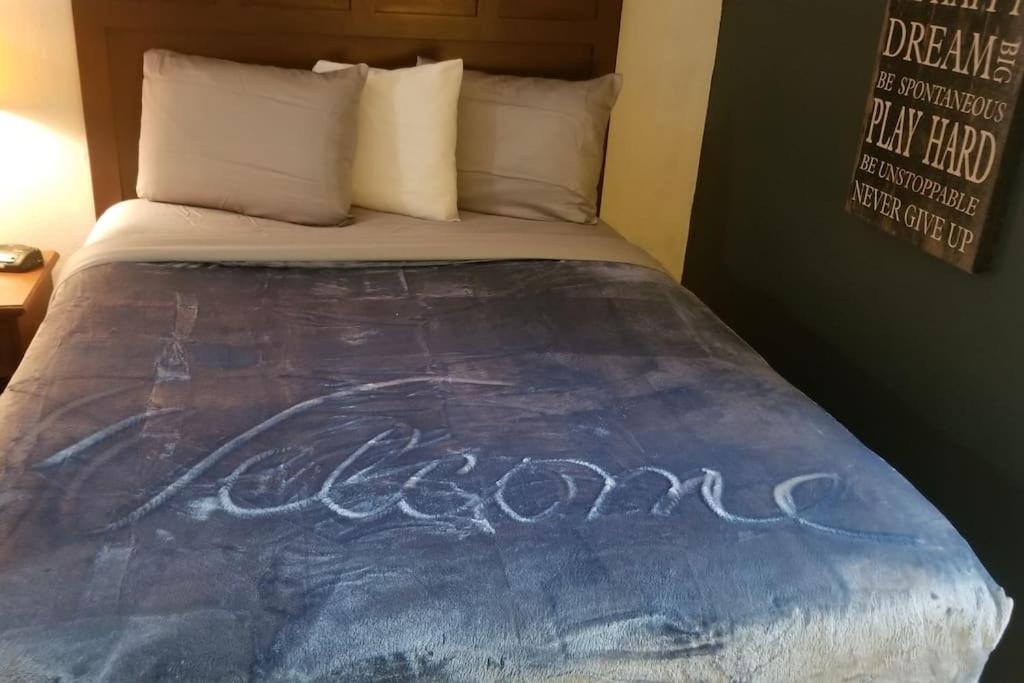 Hotel King Bed Hotel Room 120 Booking Stillwater Bagian luar foto