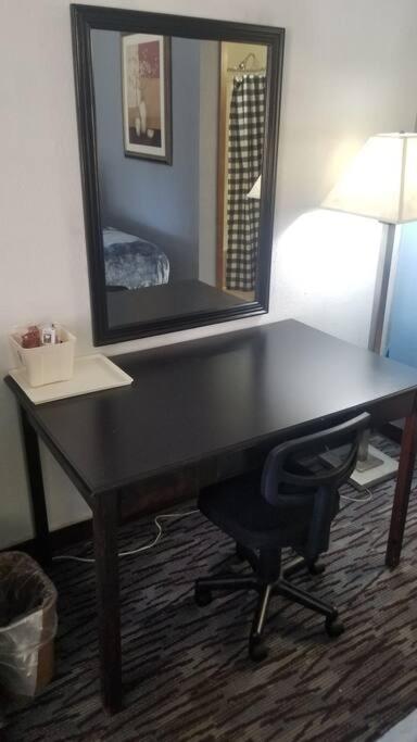 Hotel King Bed Hotel Room 120 Booking Stillwater Bagian luar foto